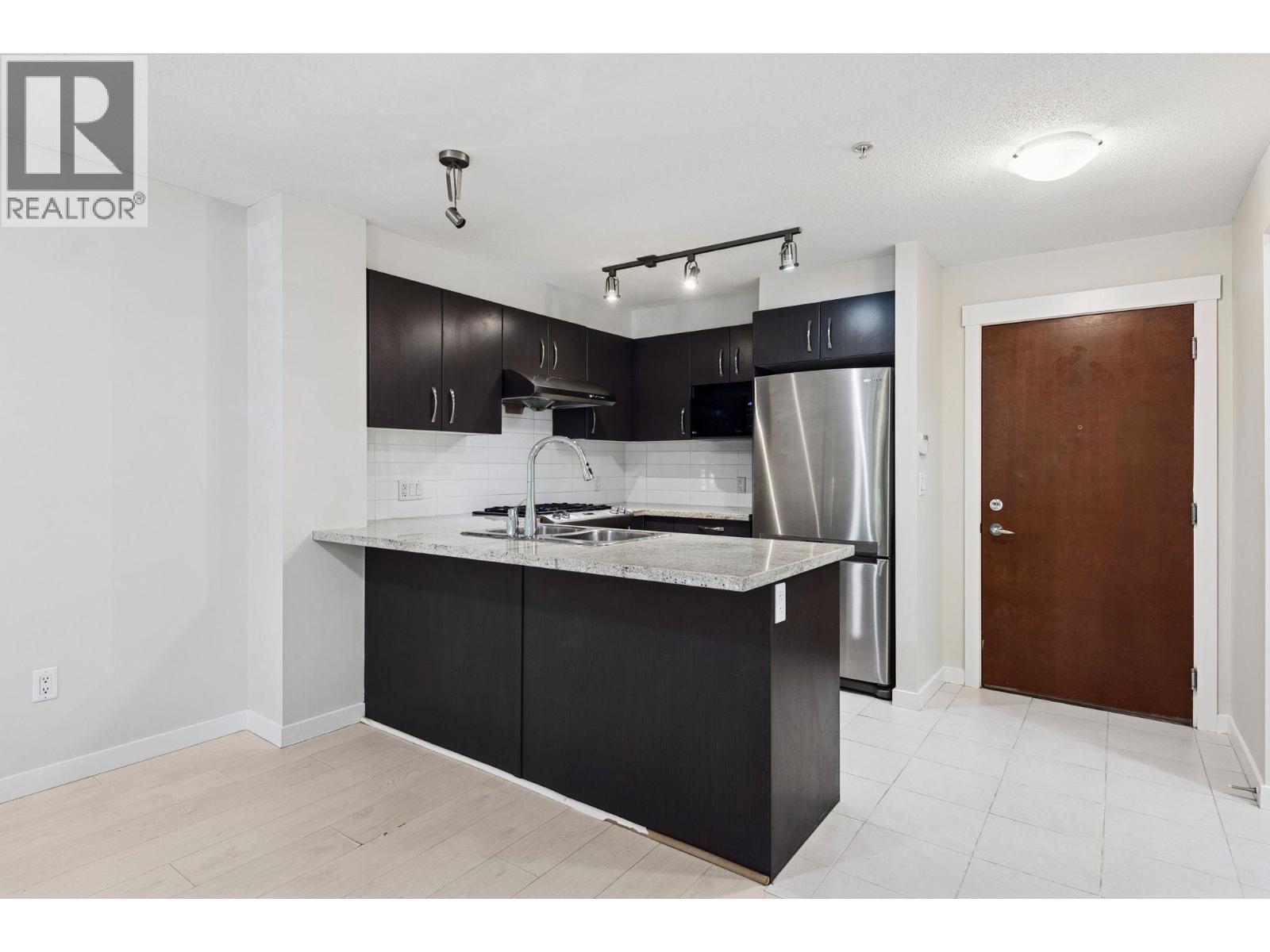 Photo 17 of 101 9288 Odlin Road, Richmond BC