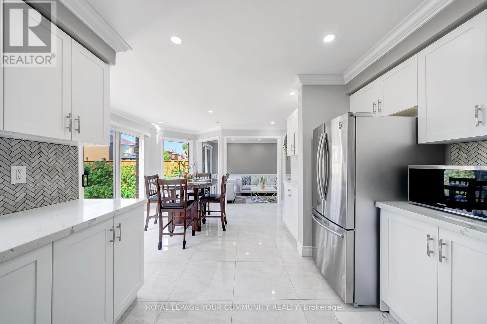Photo 11 of 73 Peelton Heights Road, Brampton ON