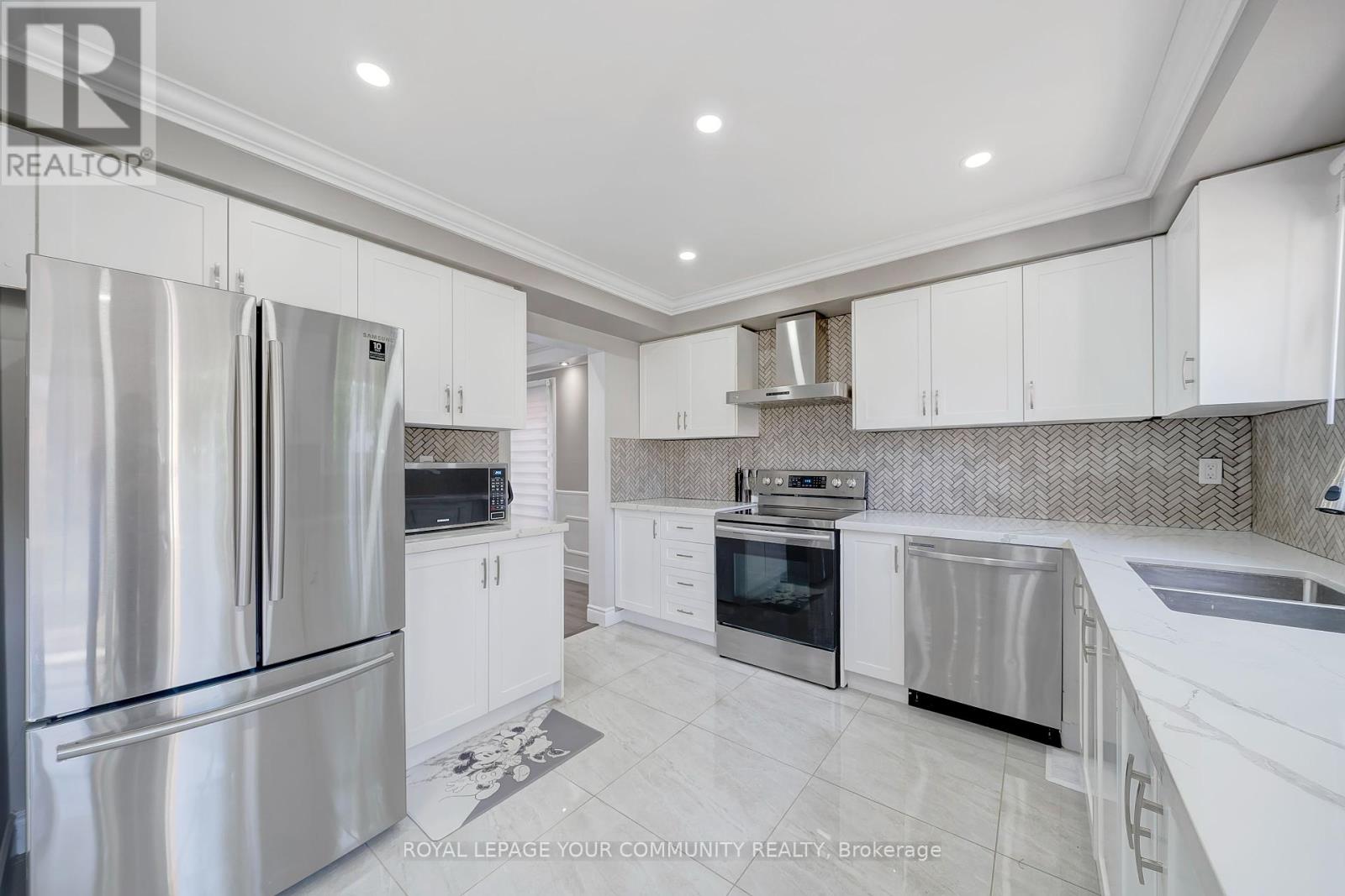 Photo 12 of 73 Peelton Heights Road, Brampton ON