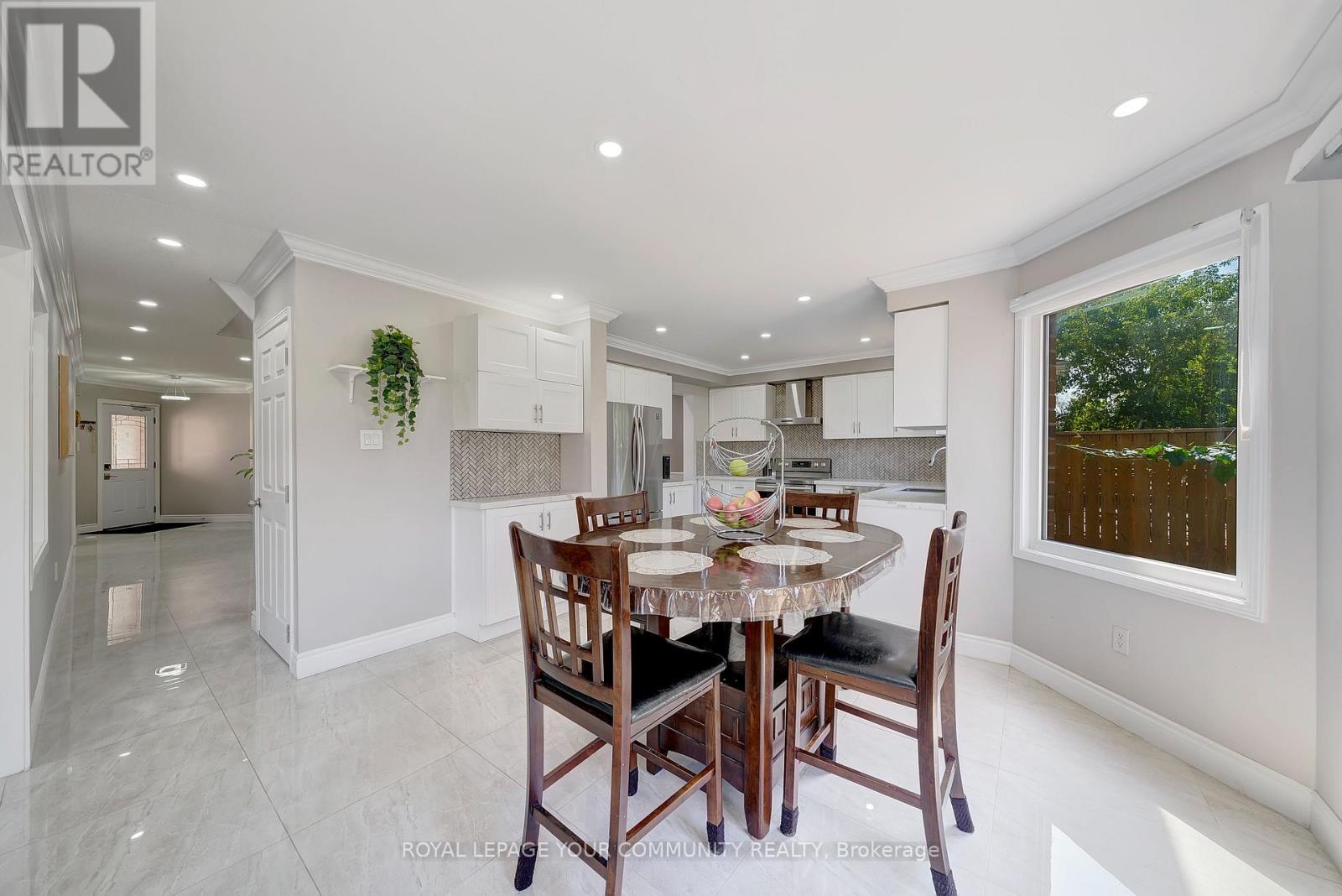 Photo 14 of 73 Peelton Heights Road, Brampton ON