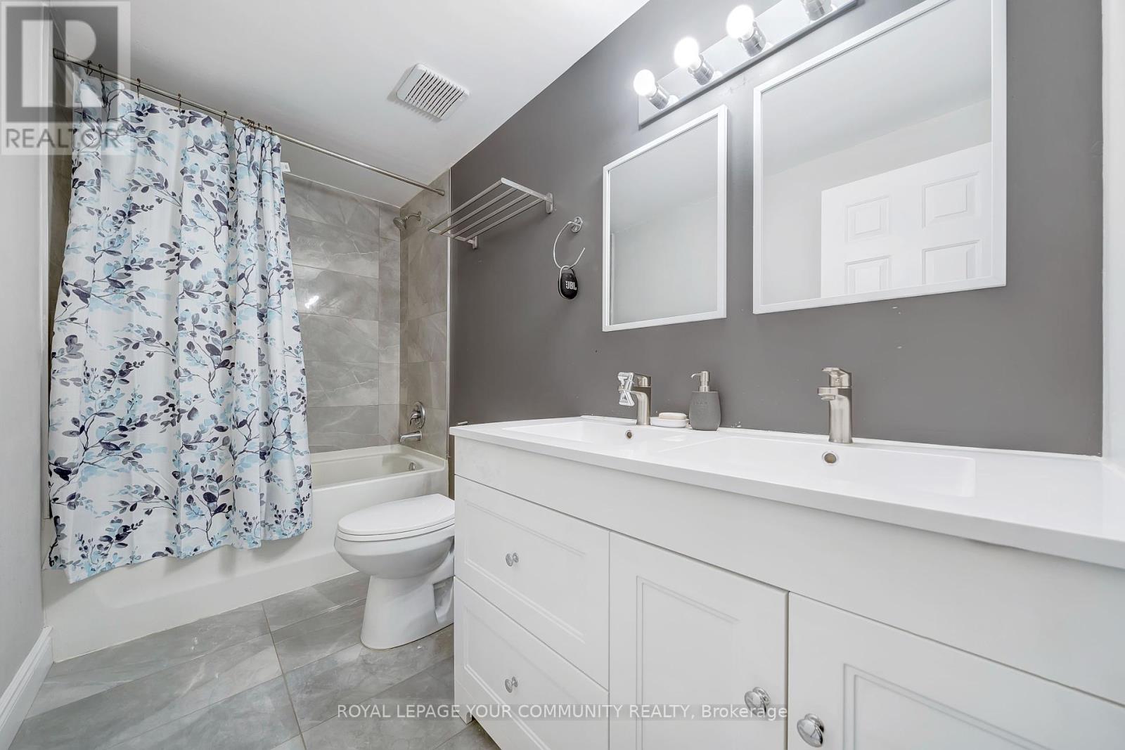 Photo 21 of 73 Peelton Heights Road, Brampton ON