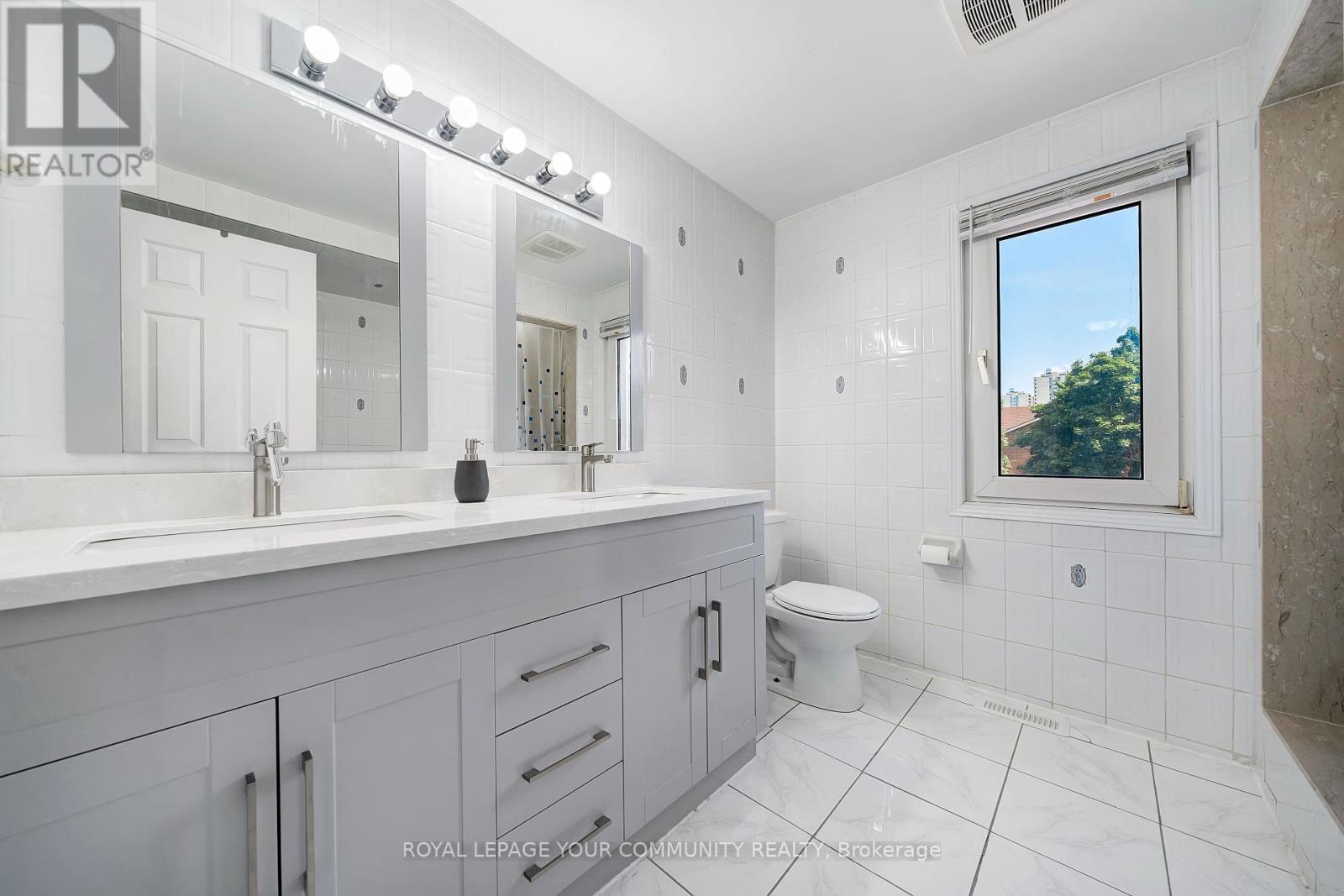 Photo 28 of 73 Peelton Heights Road, Brampton ON