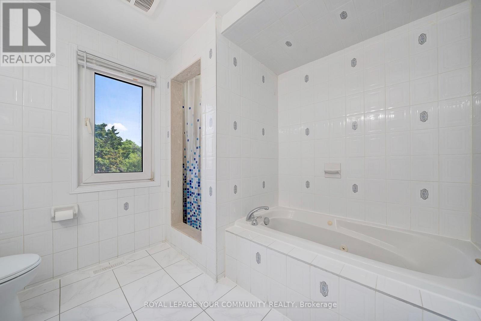 Photo 29 of 73 Peelton Heights Road, Brampton ON