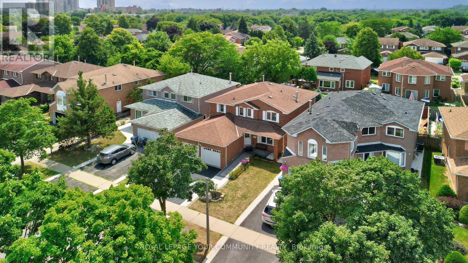 Photo 3 of 73 Peelton Heights Road, Brampton ON