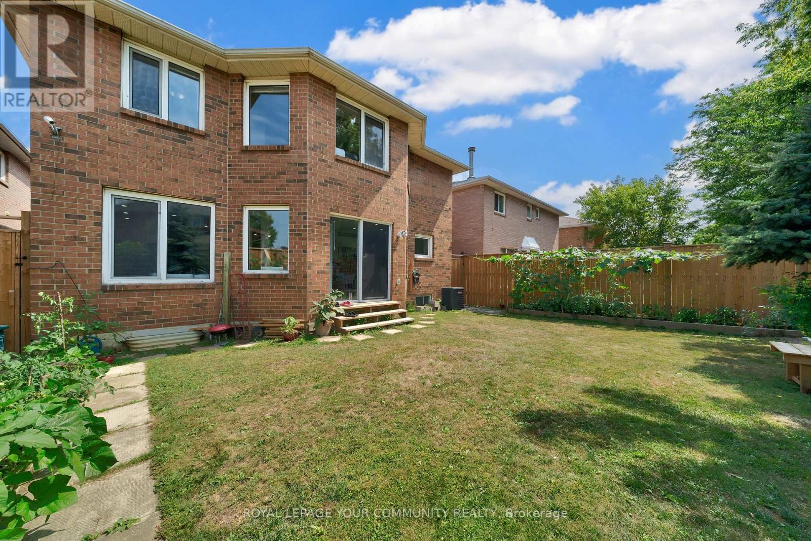 Photo 39 of 73 Peelton Heights Road, Brampton ON