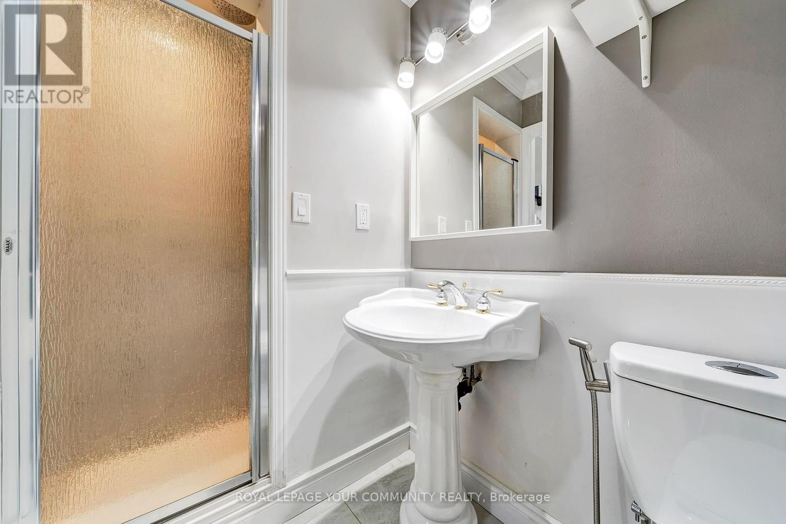 Photo 7 of 73 Peelton Heights Road, Brampton ON