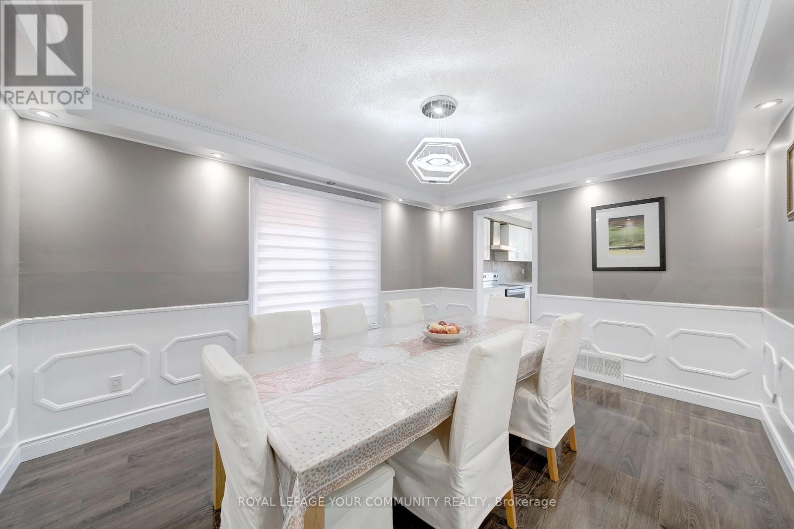 Photo 8 of 73 Peelton Heights Road, Brampton ON
