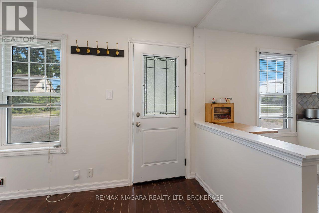Photo 11 of 107 Oakdale Avenue, St Catharines ON