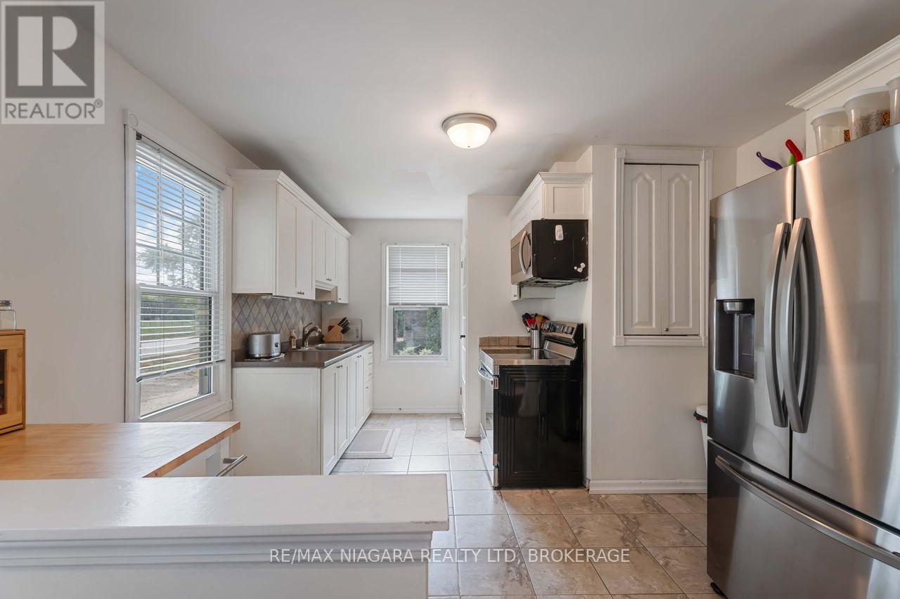 Photo 12 of 107 Oakdale Avenue, St Catharines ON