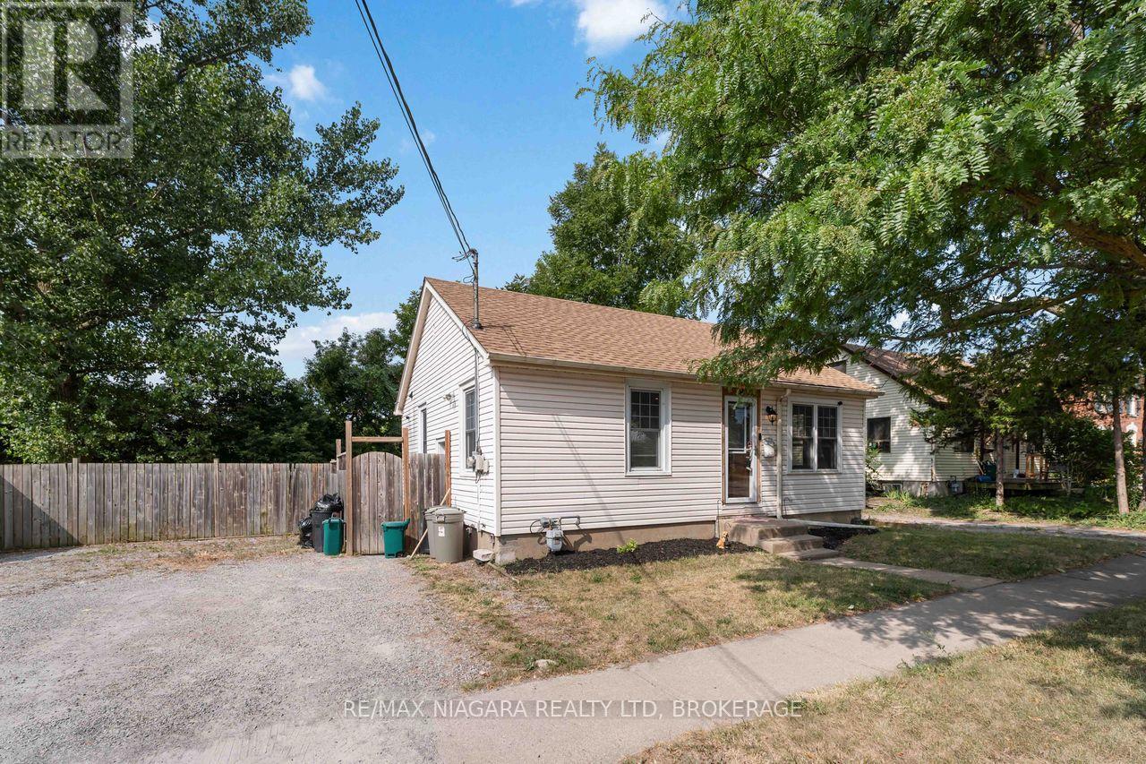 Photo 4 of 107 Oakdale Avenue, St Catharines ON