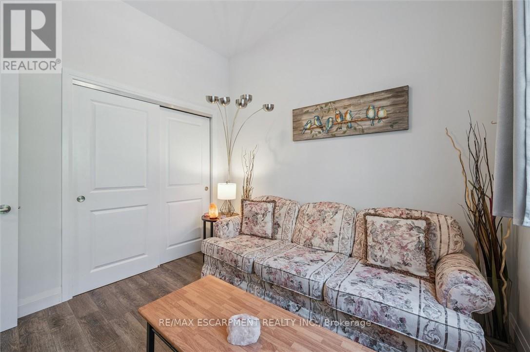 Single Family House for Sale in    REDFERN AVENUE Hamilton (Mountview) 