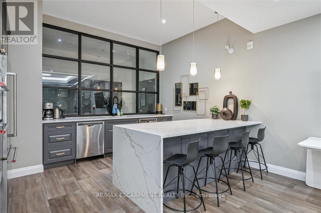 Single Family House for Sale in    REDFERN AVENUE Hamilton (Mountview) 