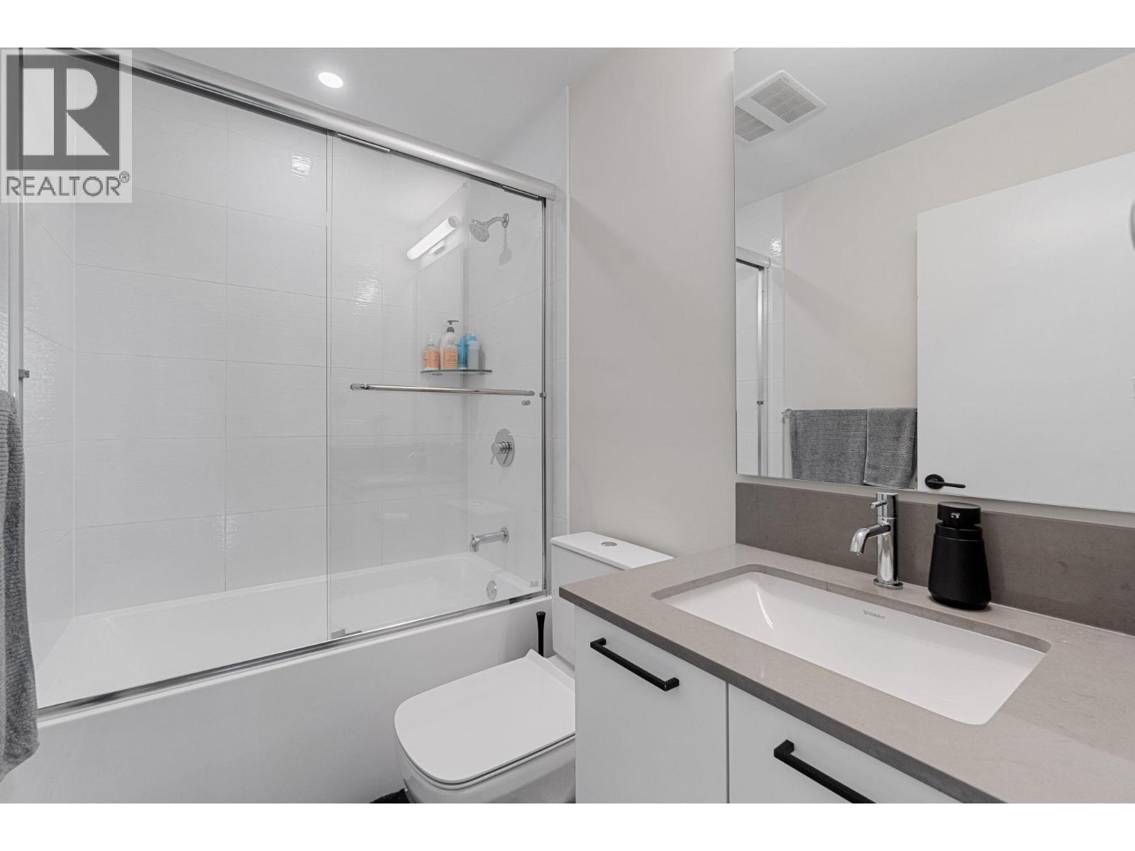 Photo 19 of 46 488 Furness Street, New Westminster BC