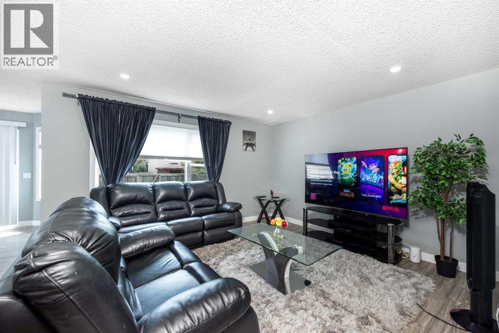 Single Family House for Sale in  Chapalina Crescent SE Chaparral Calgary 