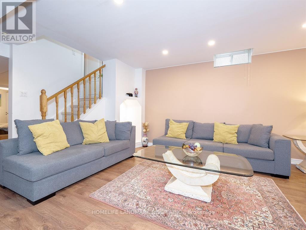 Photo 10 of Basement 59 Waterton Crescent, Richmond Hill ON