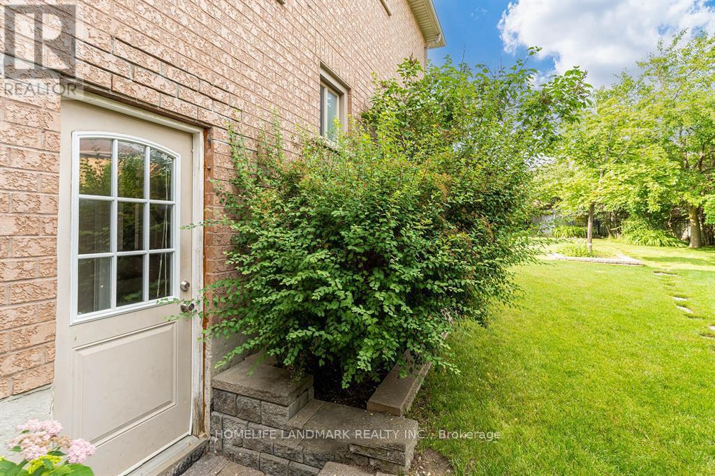 Photo 11 of Basement 59 Waterton Crescent, Richmond Hill ON