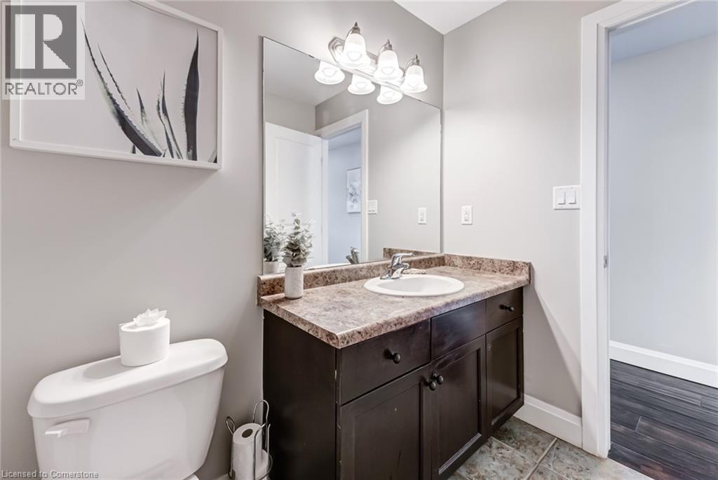 Photo 17 of 4401 Dennis Avenue, Beamsville ON
