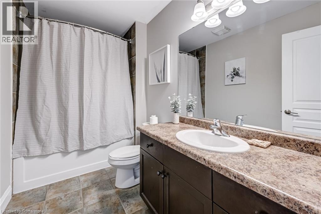 Photo 4 of 4401 Dennis Avenue, Beamsville ON