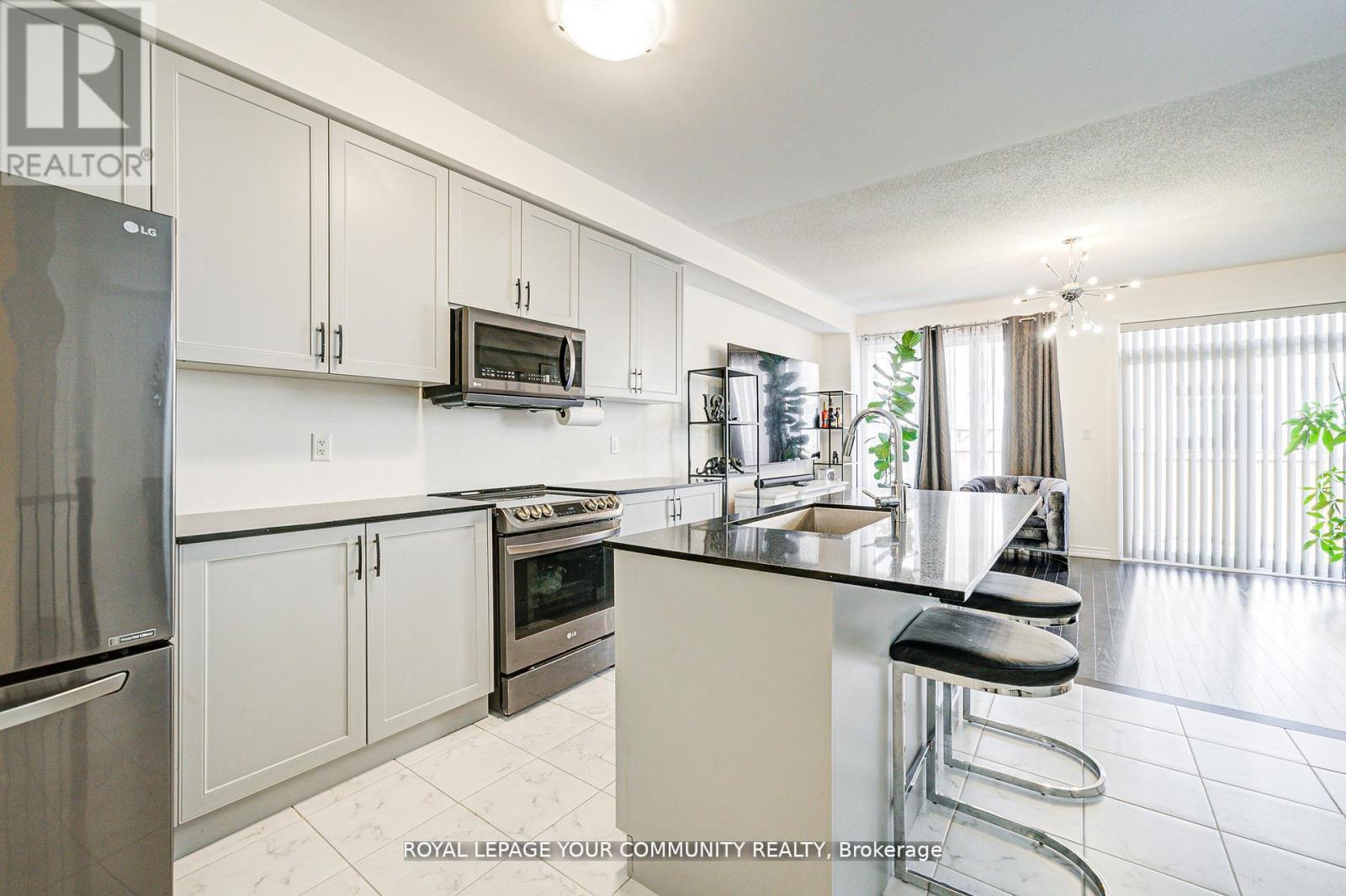Photo 42 of 16 Angelfish Road, Brampton ON