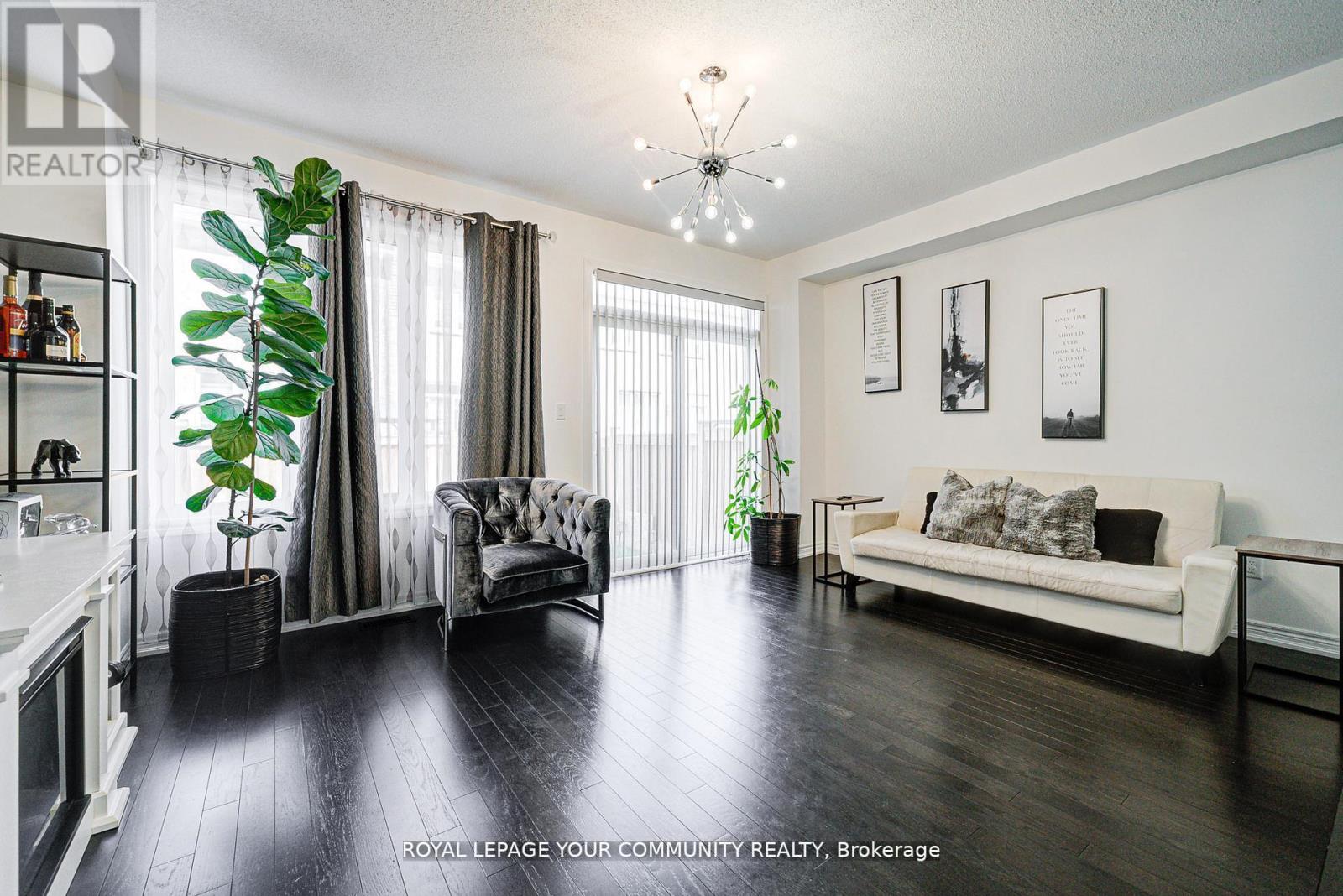 Photo 2 of 16 Angelfish Road, Brampton ON