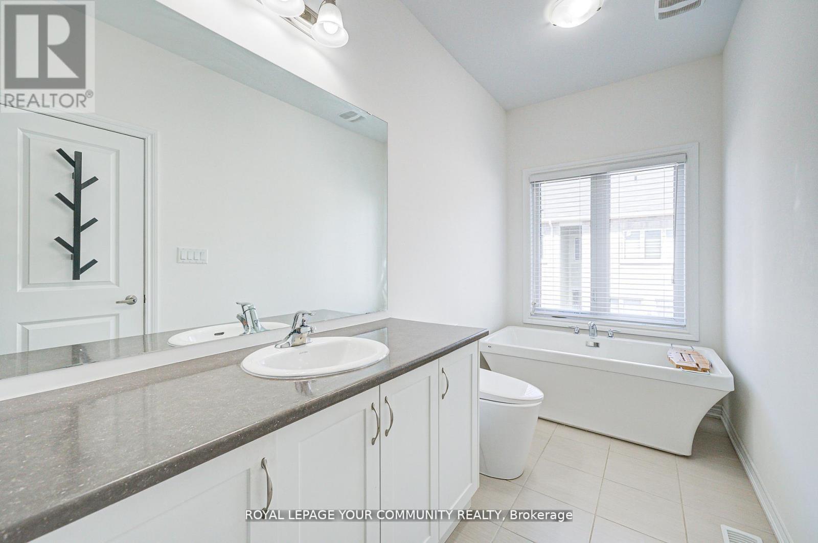 Photo 30 of 16 Angelfish Road, Brampton ON