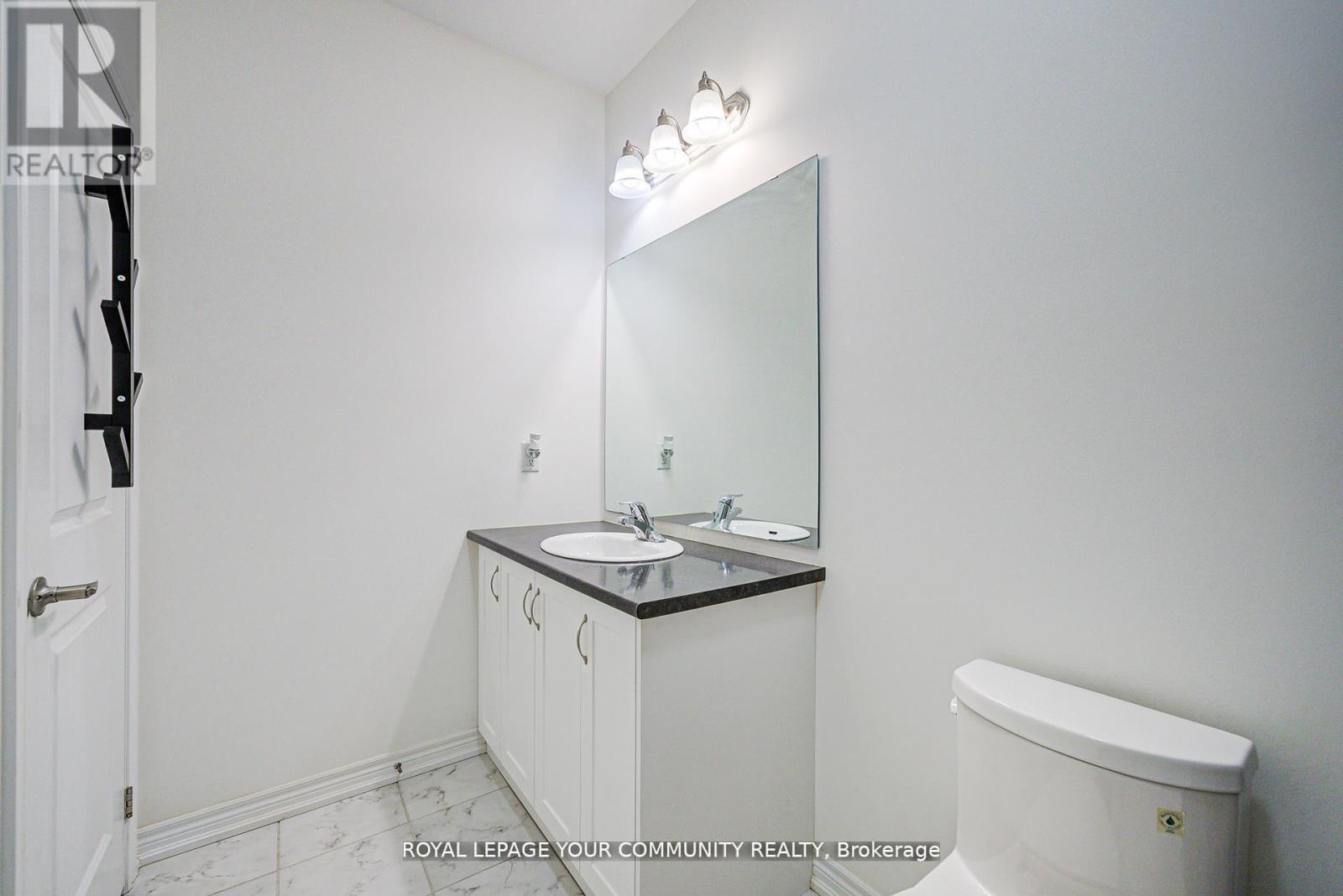 Photo 39 of 16 Angelfish Road, Brampton ON