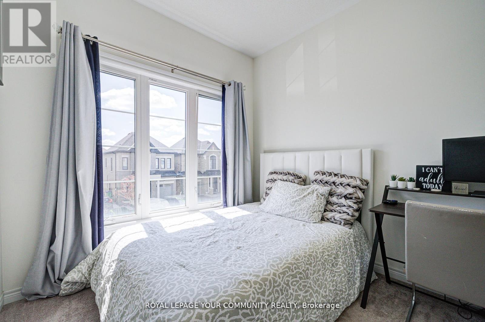 Photo 37 of 16 Angelfish Road, Brampton ON