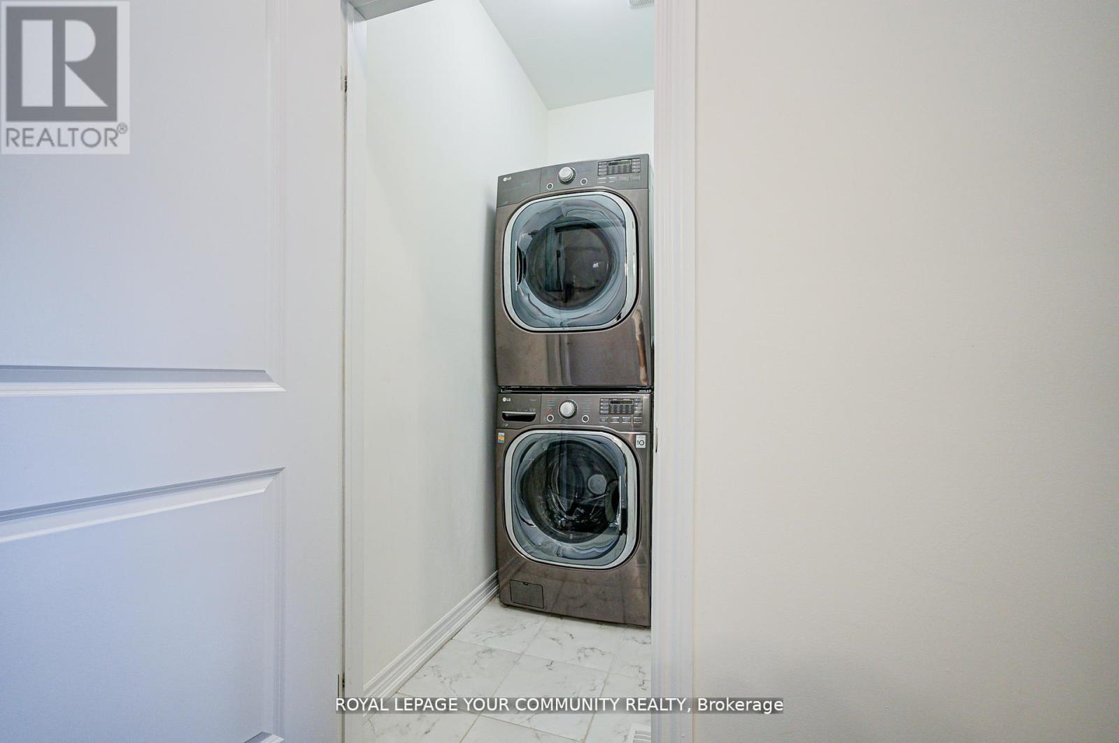 Photo 44 of 16 Angelfish Road, Brampton ON