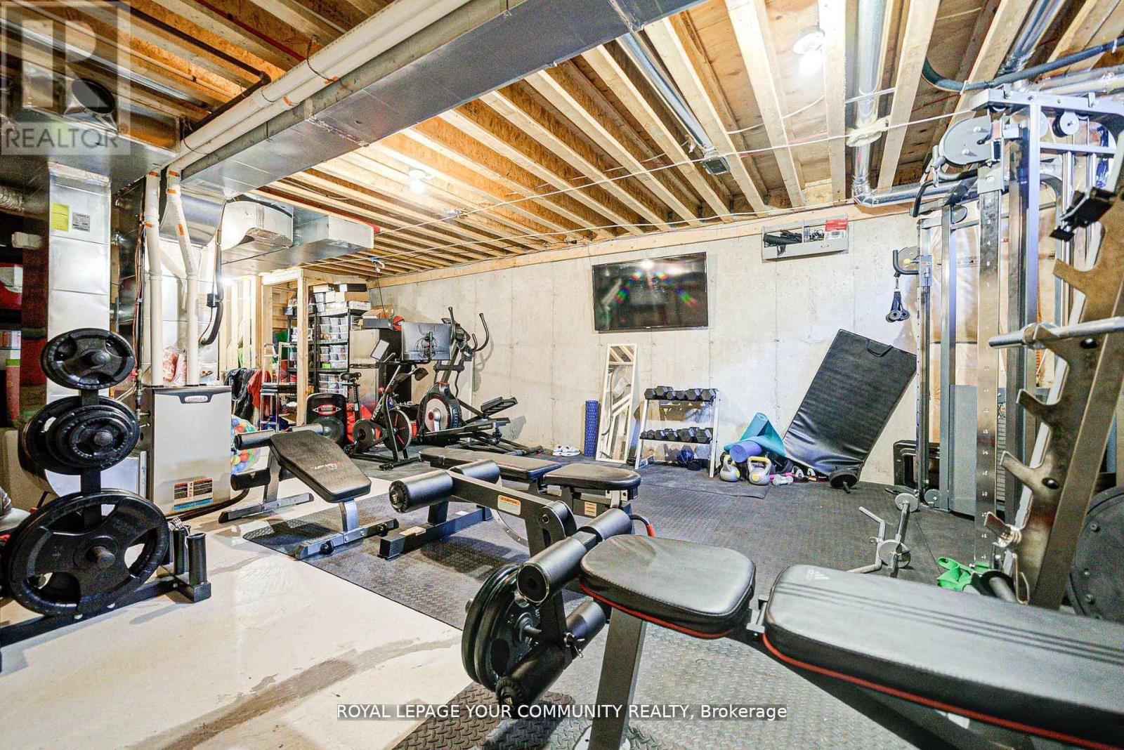 Photo 3 of 16 Angelfish Road, Brampton ON