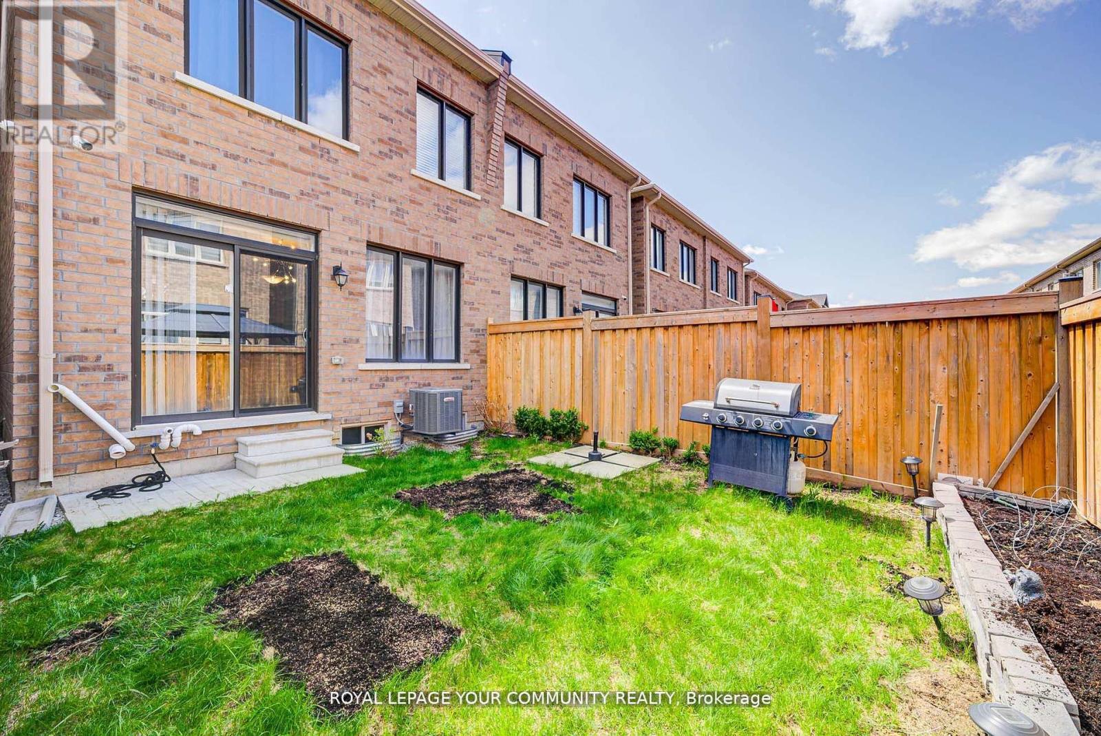 Photo 33 of 16 Angelfish Road, Brampton ON