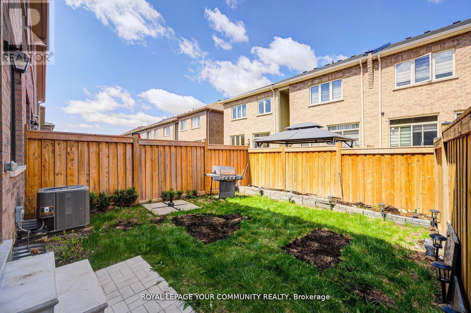 Photo 47 of 16 Angelfish Road, Brampton ON