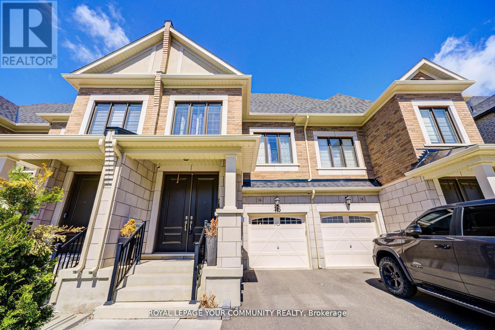 Photo 4 of 16 Angelfish Road, Brampton ON