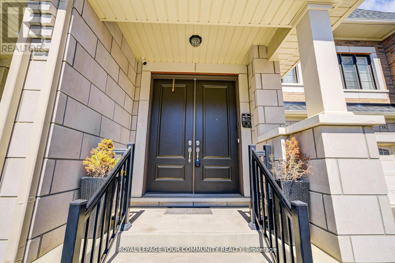 Photo 14 of 16 Angelfish Road, Brampton ON