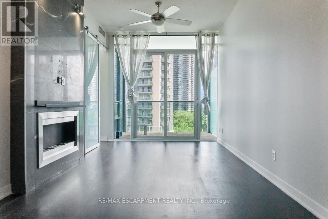 Photo 10 of 607 88 Park Lawn Road, Toronto ON