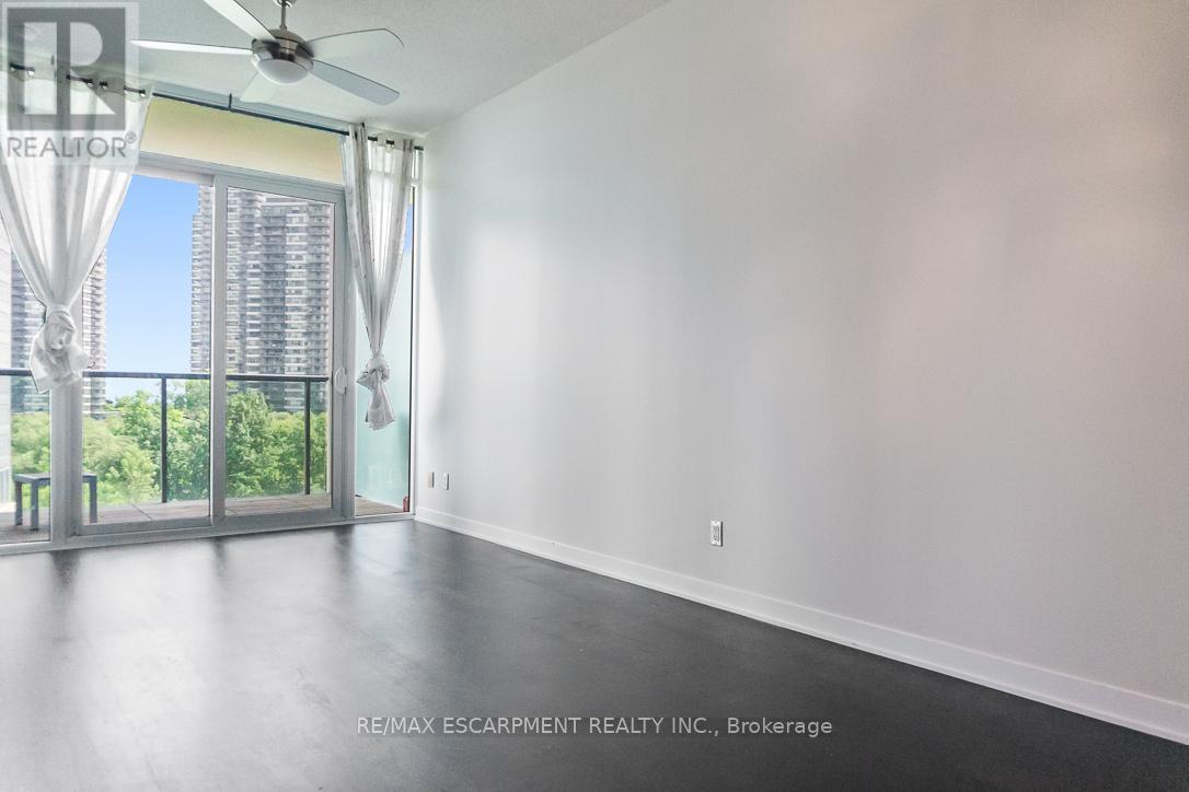 Photo 11 of 607 88 Park Lawn Road, Toronto ON