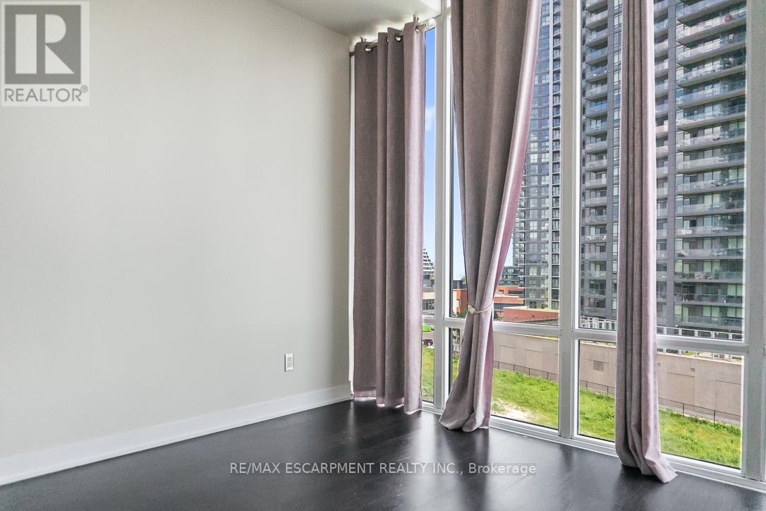 Photo 14 of 607 88 Park Lawn Road, Toronto ON