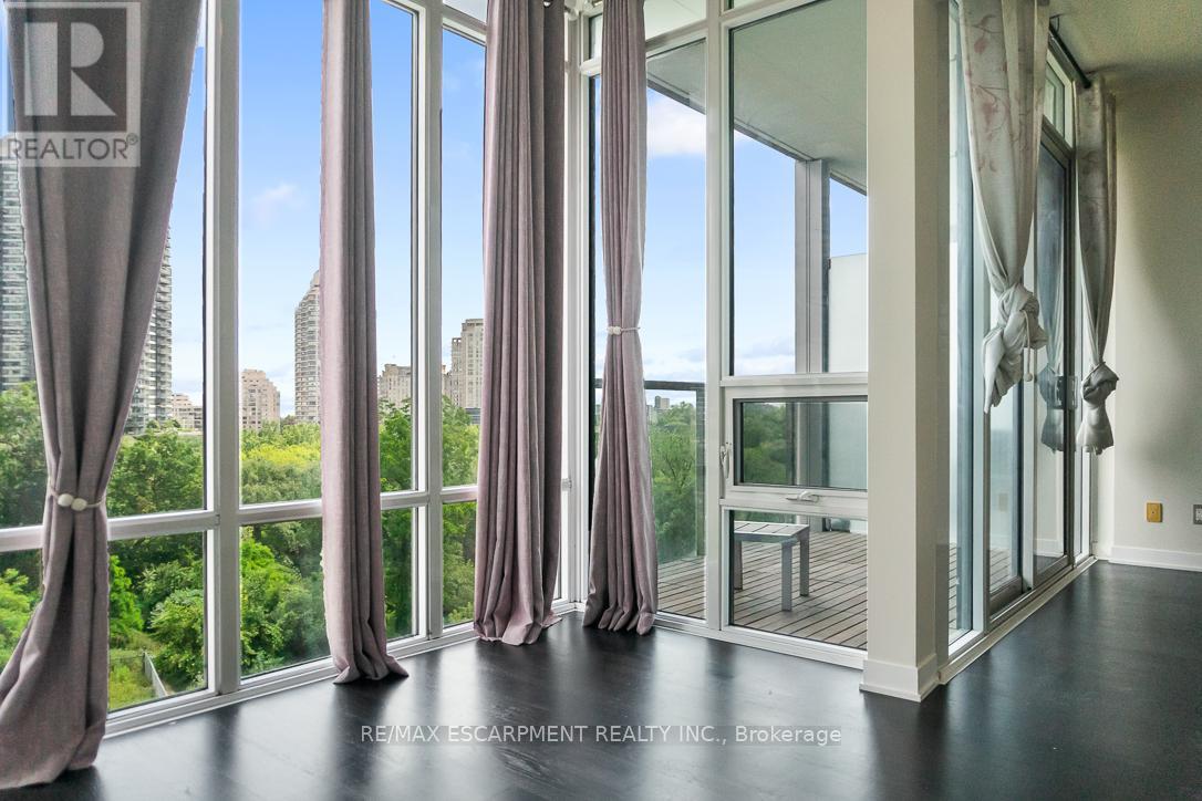 Photo 15 of 607 88 Park Lawn Road, Toronto ON
