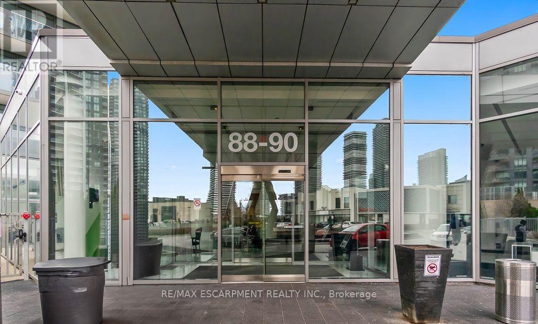 Photo 2 of 607 88 Park Lawn Road, Toronto ON