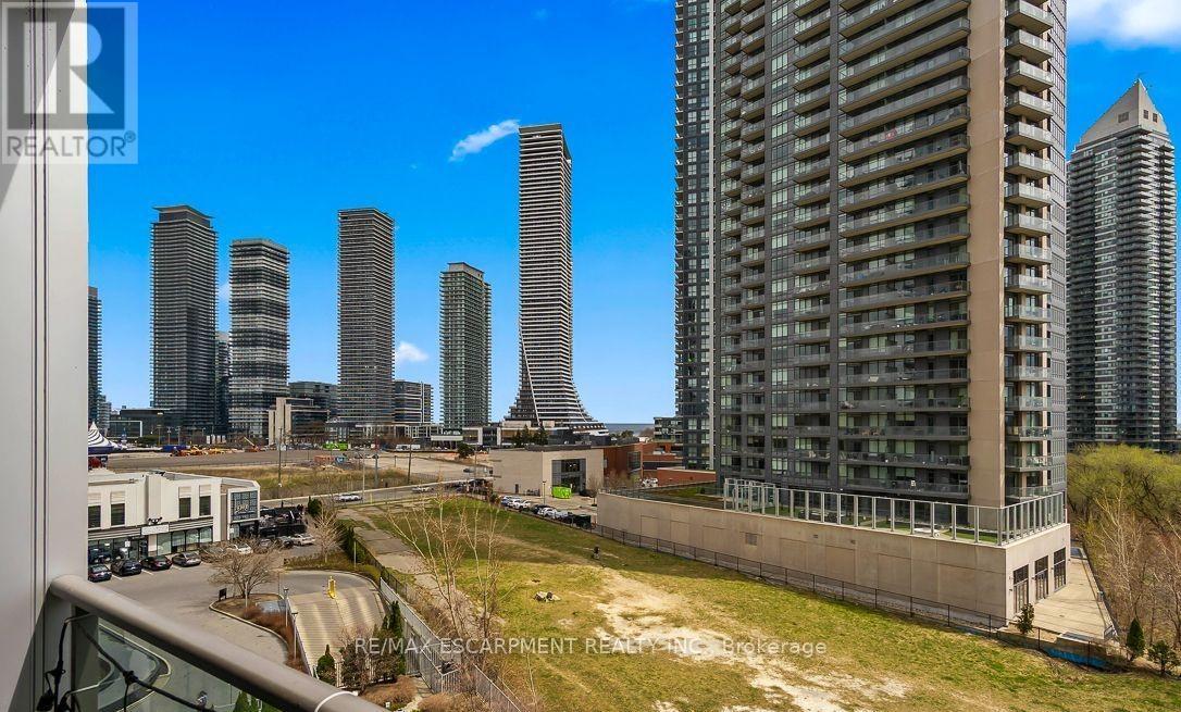 Photo 31 of 607 88 Park Lawn Road, Toronto ON