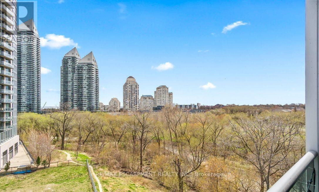 Photo 32 of 607 88 Park Lawn Road, Toronto ON