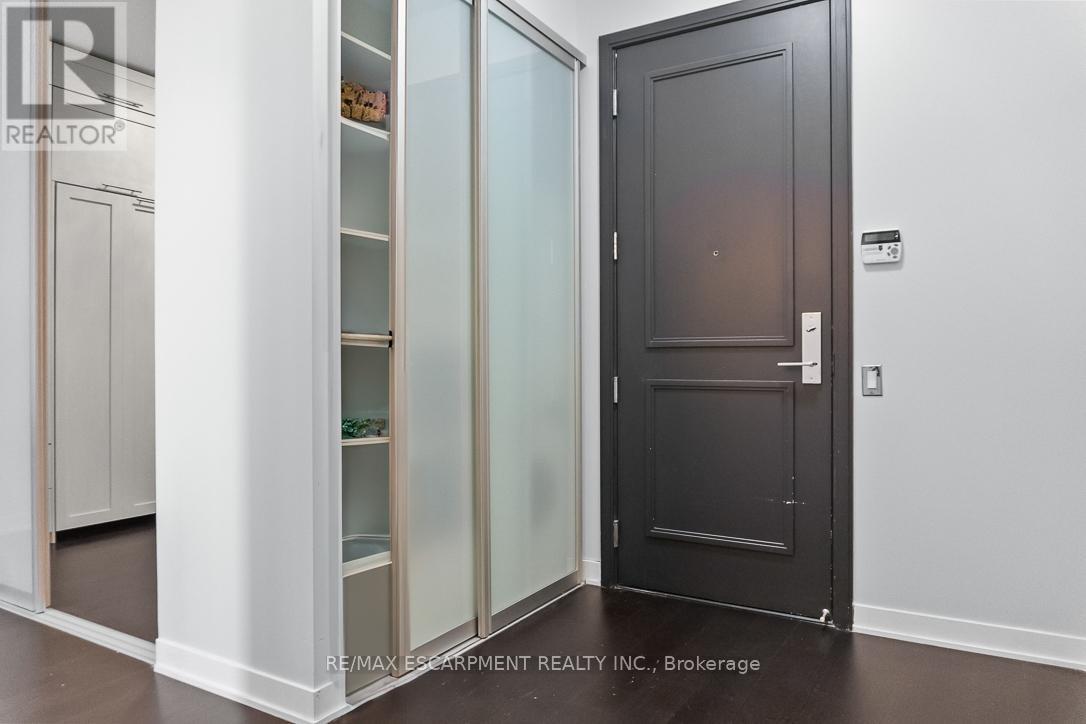 Photo 4 of 607 88 Park Lawn Road, Toronto ON