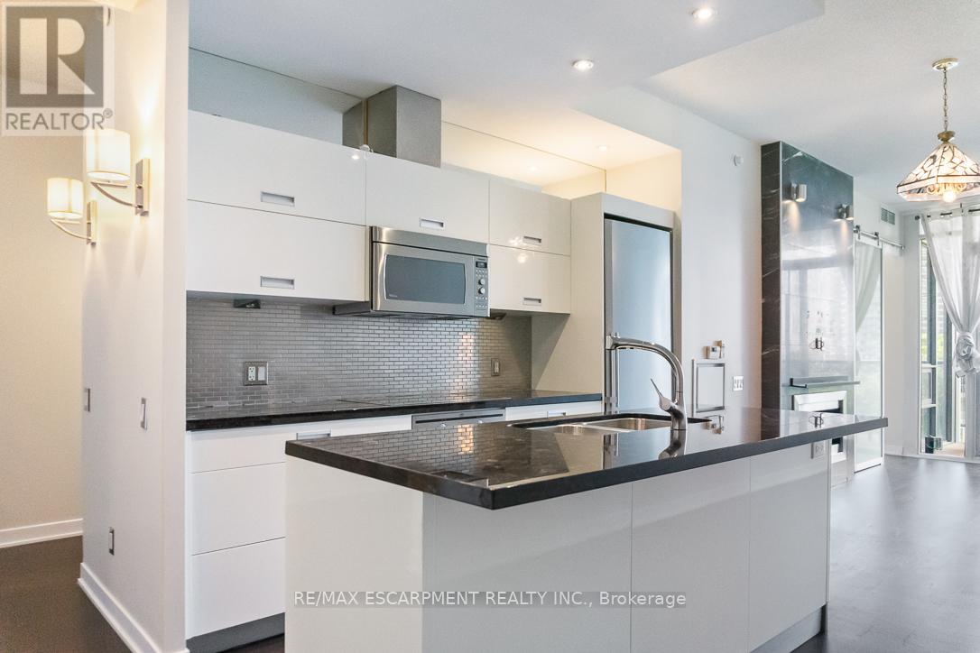 Photo 6 of 607 88 Park Lawn Road, Toronto ON