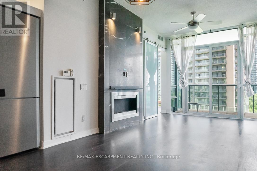 Photo 9 of 607 88 Park Lawn Road, Toronto ON