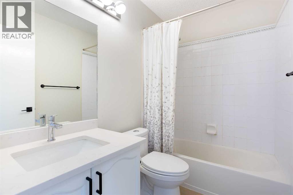 Single Family House for Sale in  Hidden Ranch Close NW Hidden Valley Calgary 