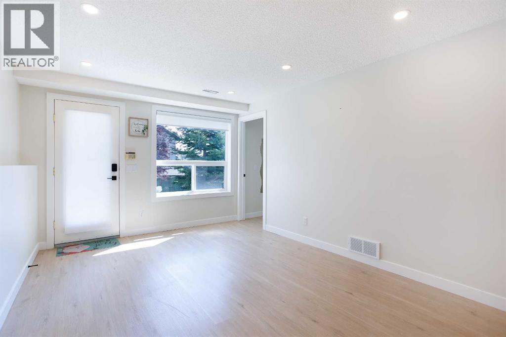 Single Family House for Sale in  Hidden Ranch Close NW Hidden Valley Calgary 