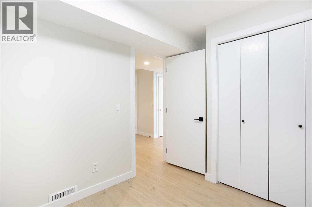 Single Family House for Sale in  Hidden Ranch Close NW Hidden Valley Calgary 