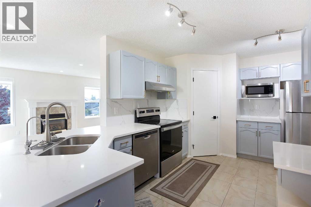 Single Family House for Sale in  Hidden Ranch Close NW Hidden Valley Calgary 