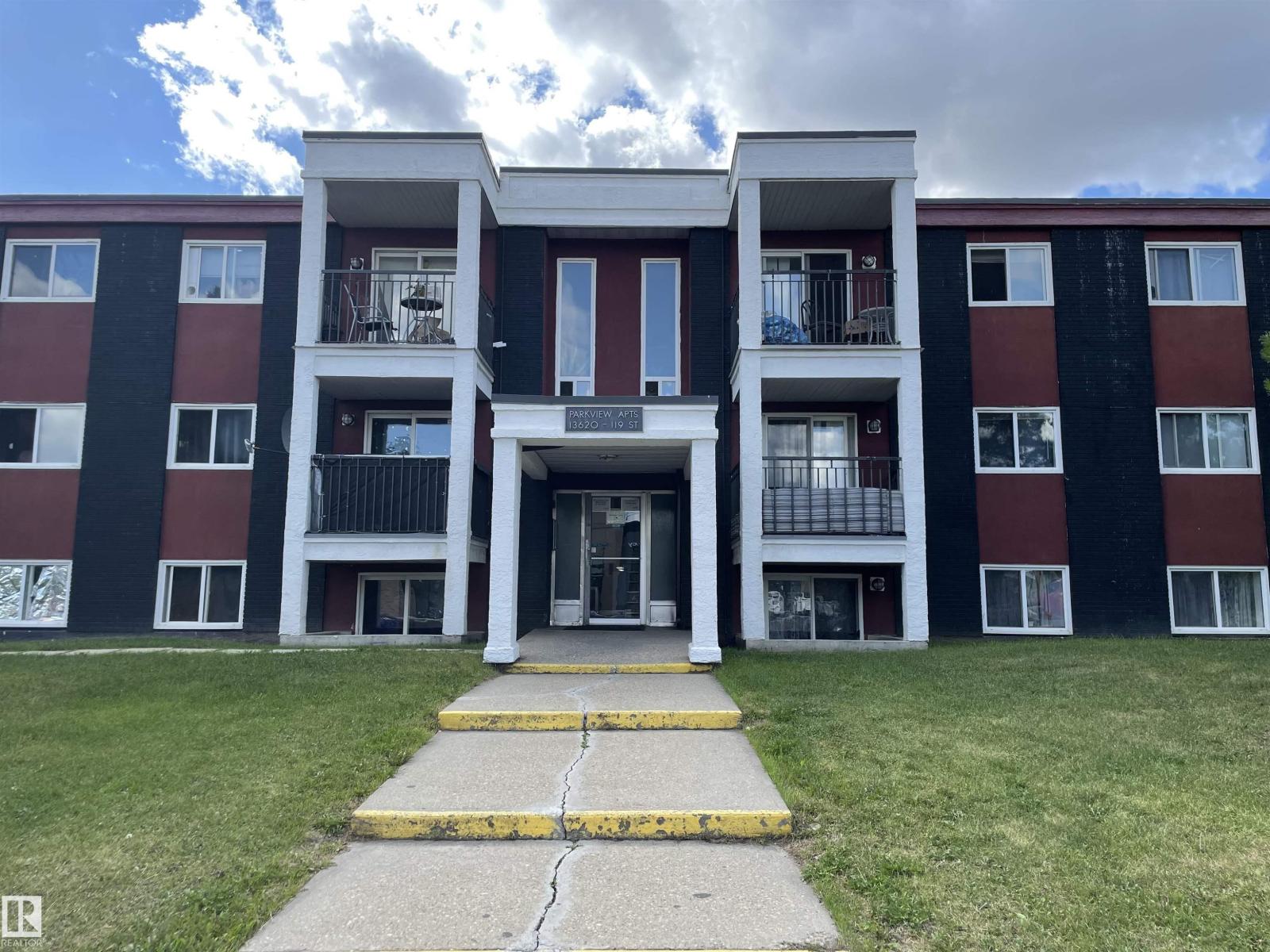 Photo 1 of 13620 119 St Nw, Edmonton AB