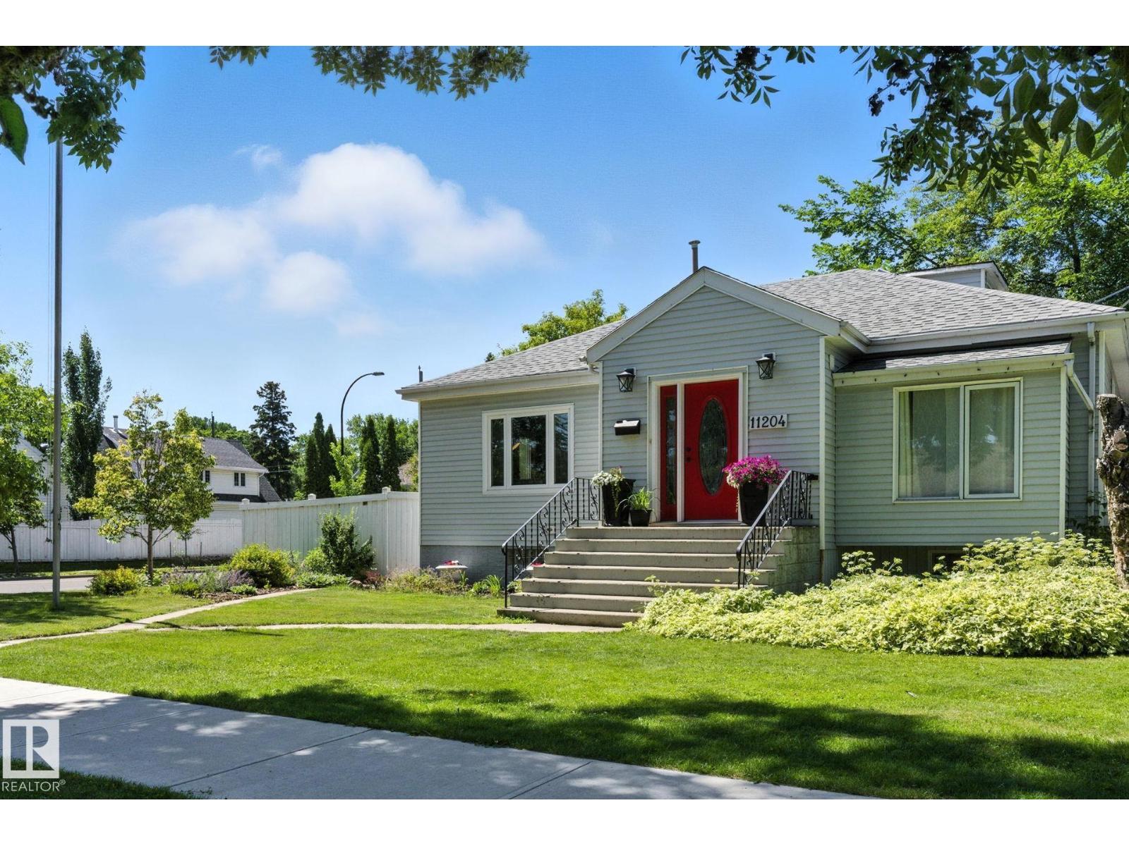 Photo 1 of 11204 61 St Nw, Edmonton AB