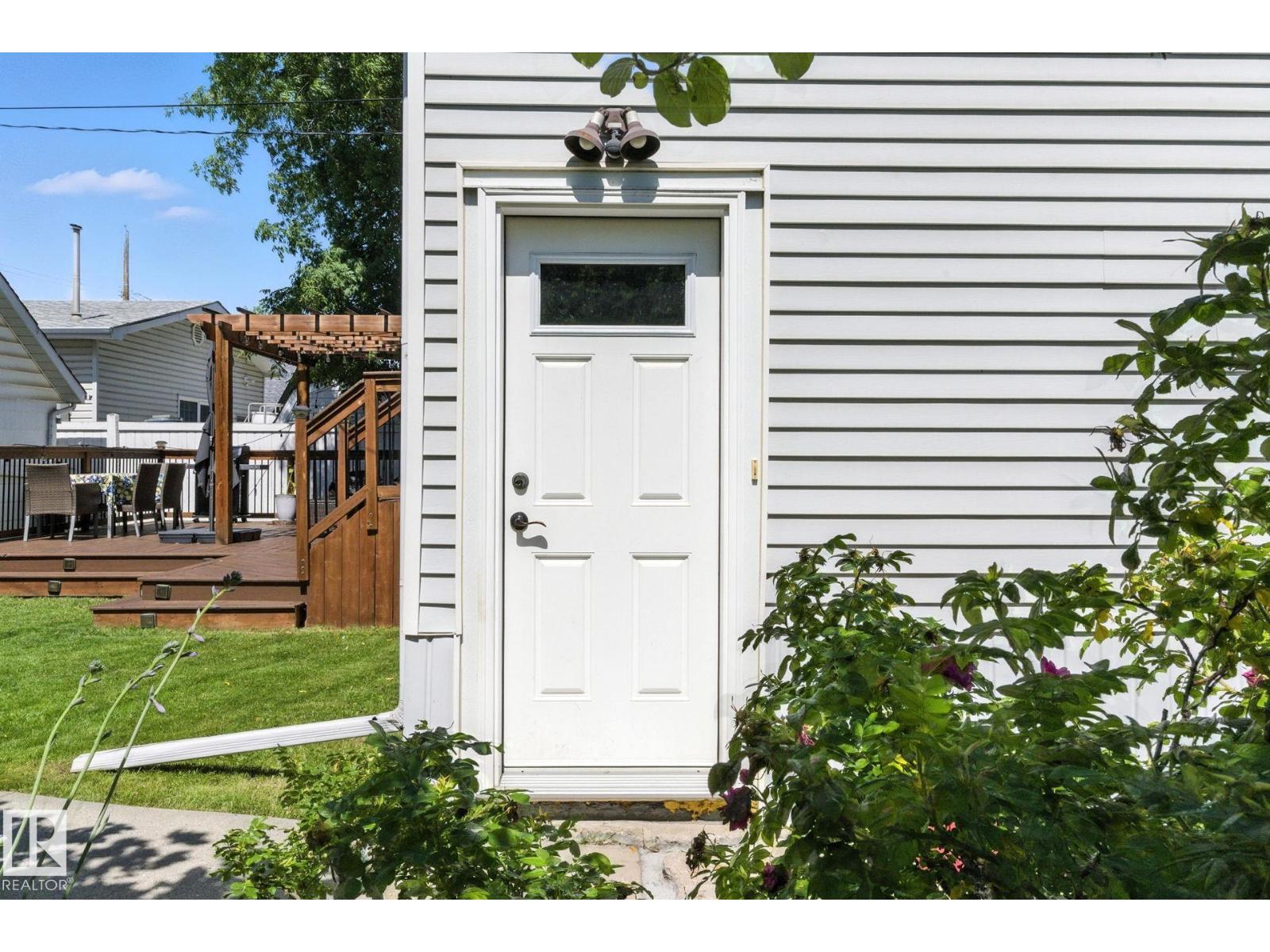 Photo 8 of 11204 61 St Nw, Edmonton AB